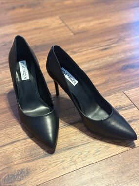 Steve Madden Black Pointed-Toe Stiletto Pumps